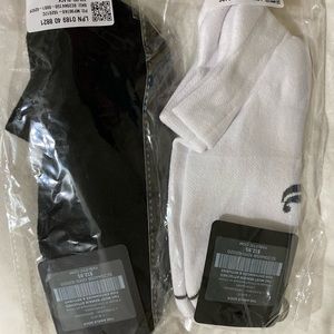 TWO pairs of Men’s Fabletics Ankle Socks